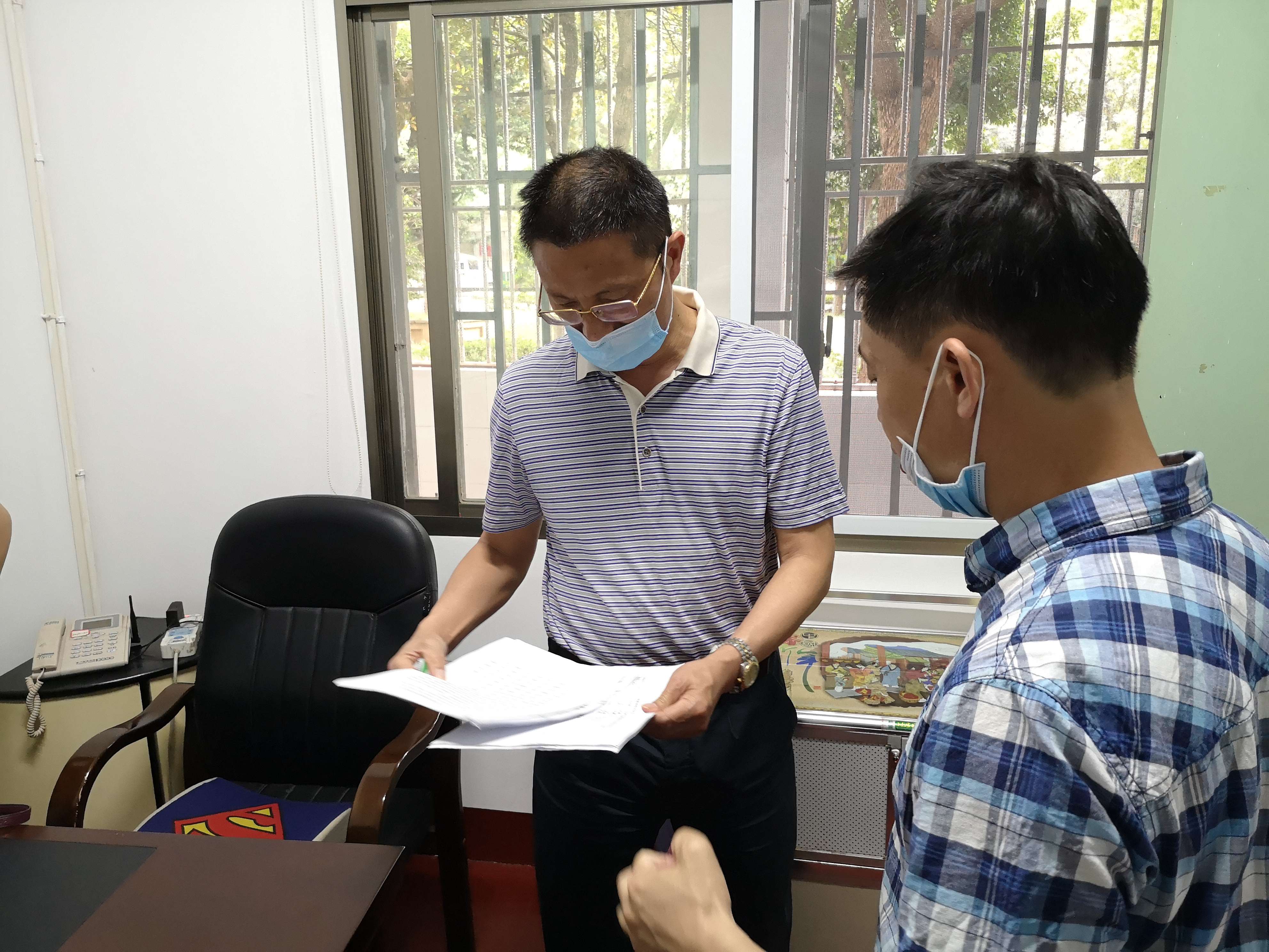 龚向明检查各校区学生返校后勤保障工作